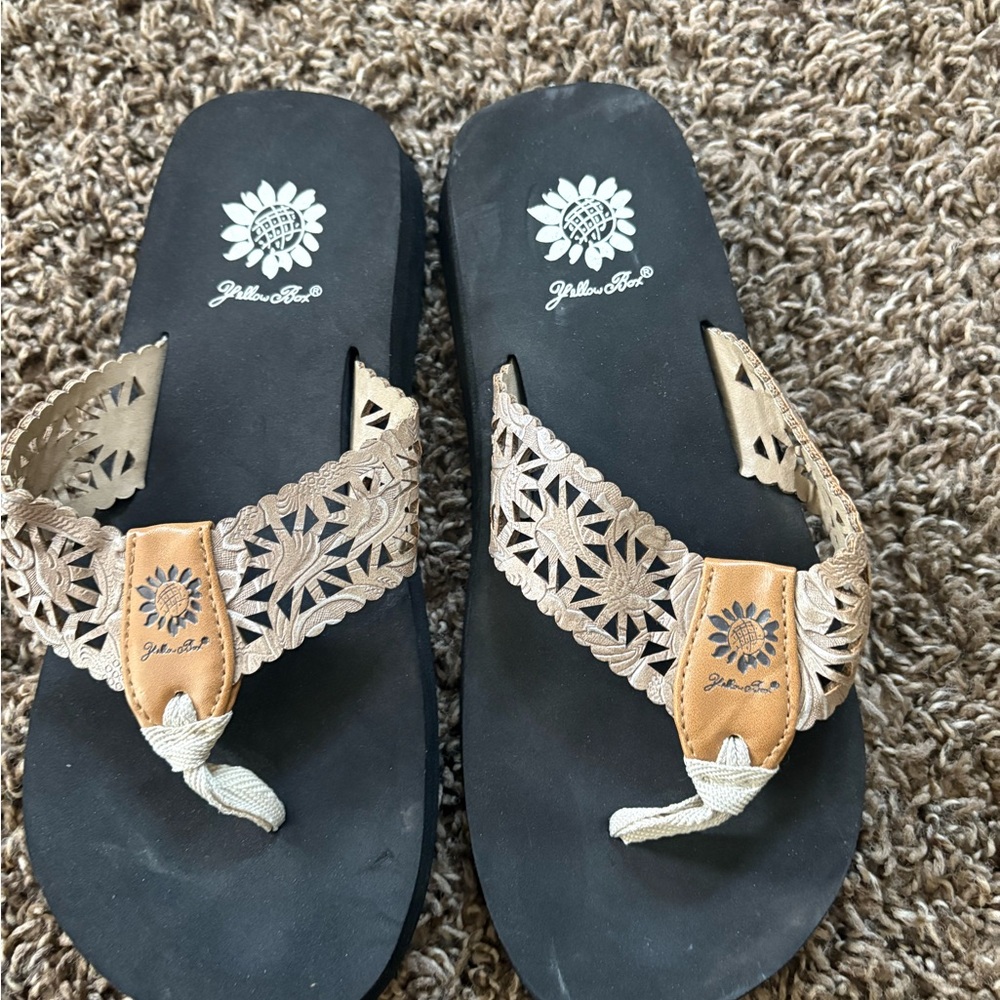 Women's Black and Tan Sandals